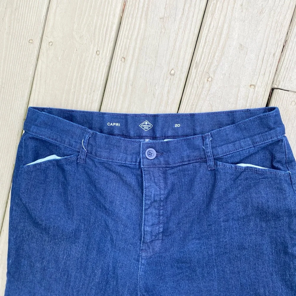 St. John’s Bay - Woman’s dark indigo denim high rise Capri pants, Size: 20